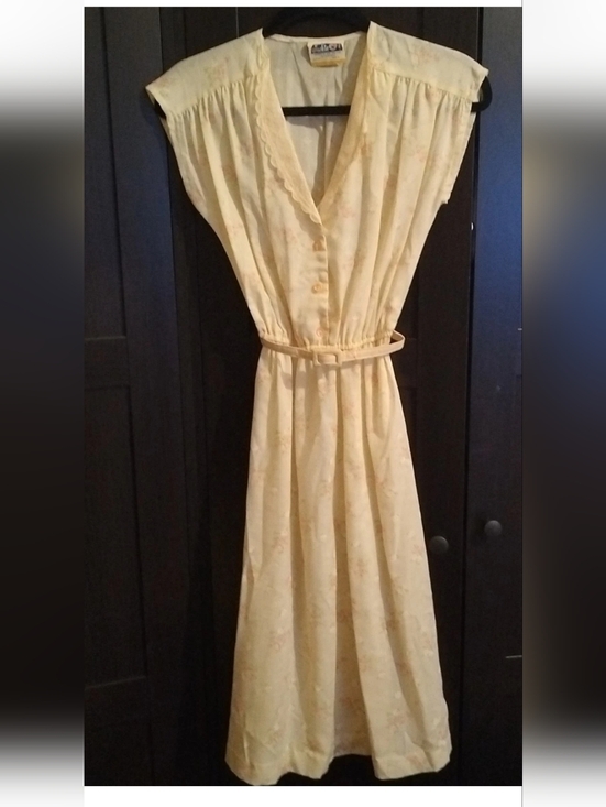 Jackie O! Dresses & Skirts - Vintage Jackie O! Dress Pale Yellow with soft florals, Lace & Belt - size 5 USA